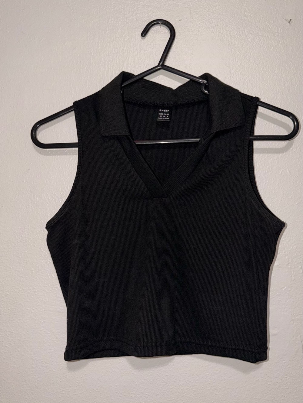 SHEIN Black Ribbed Sleeveless Polo Crop Top